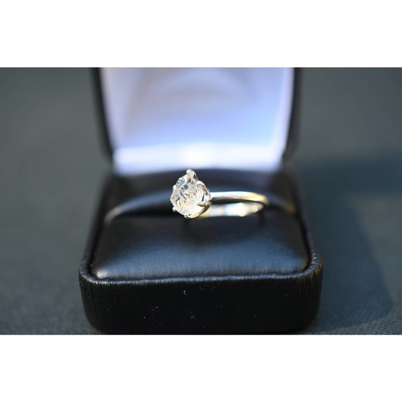 alternative engagement ring, raw gemstone ring - Picture 1 of 4